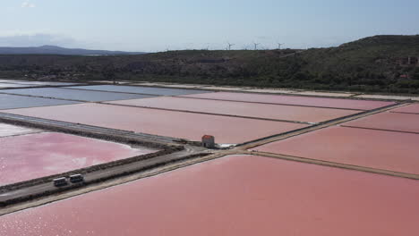 Salzproduktion-Salin-De-La-Palme-Aude-Occitanie-Frankreich-Luftaufnahme-Rosa